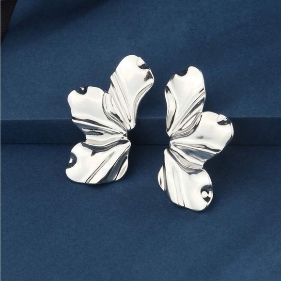 Silver half floral statement earrings Anthropologie - Picture 4 of 4